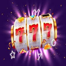 Live Baccarat ဇယားပေါ်တွင် ကဒ်ပြနေသော dealer